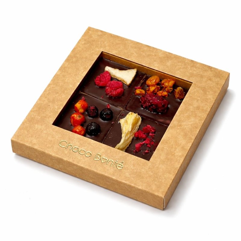 Mléčná a hořká čokoláda s ovocem a ořechy